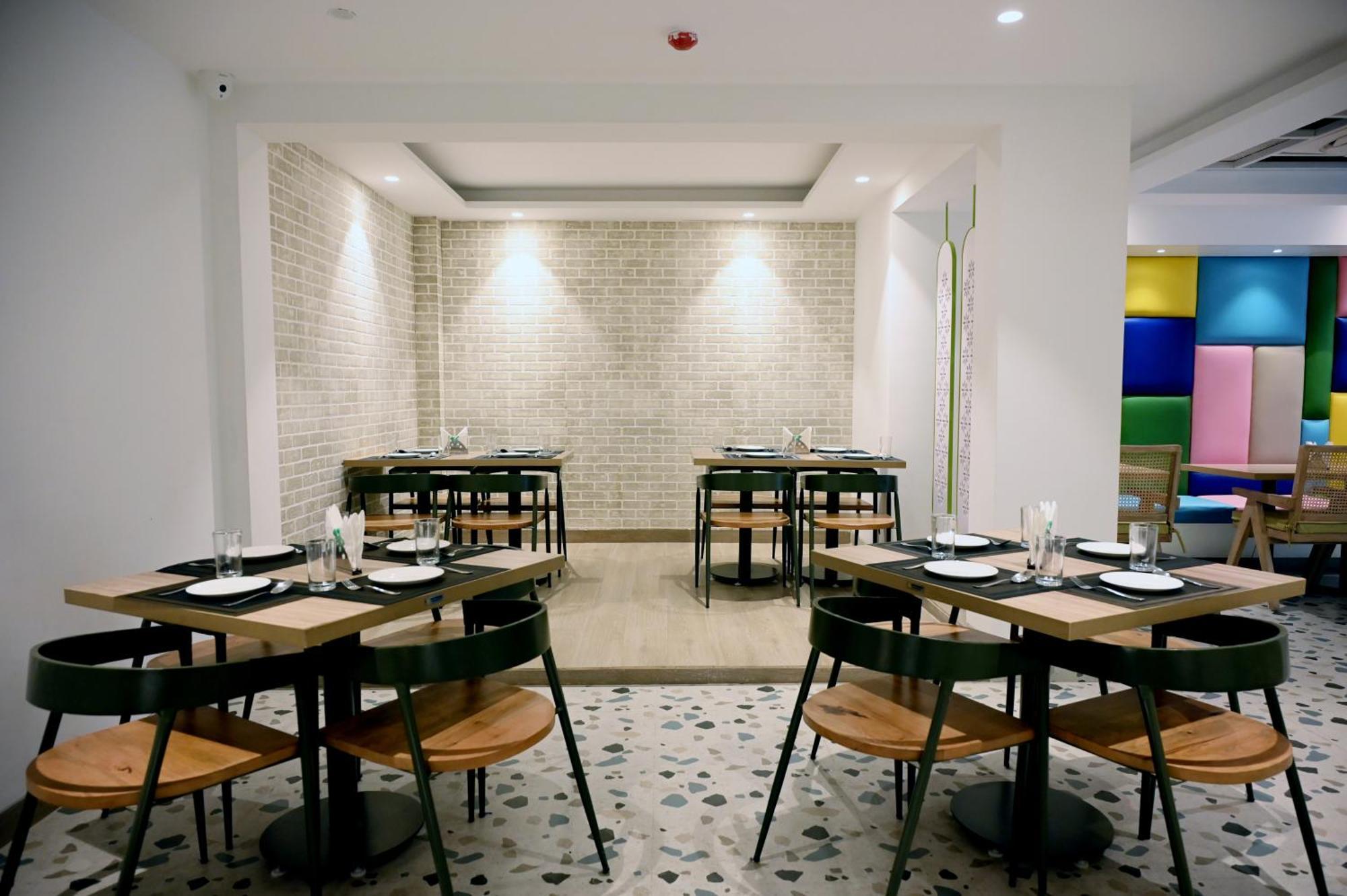 Hotel Le Roi Express Karol Bagh Deli Exterior foto