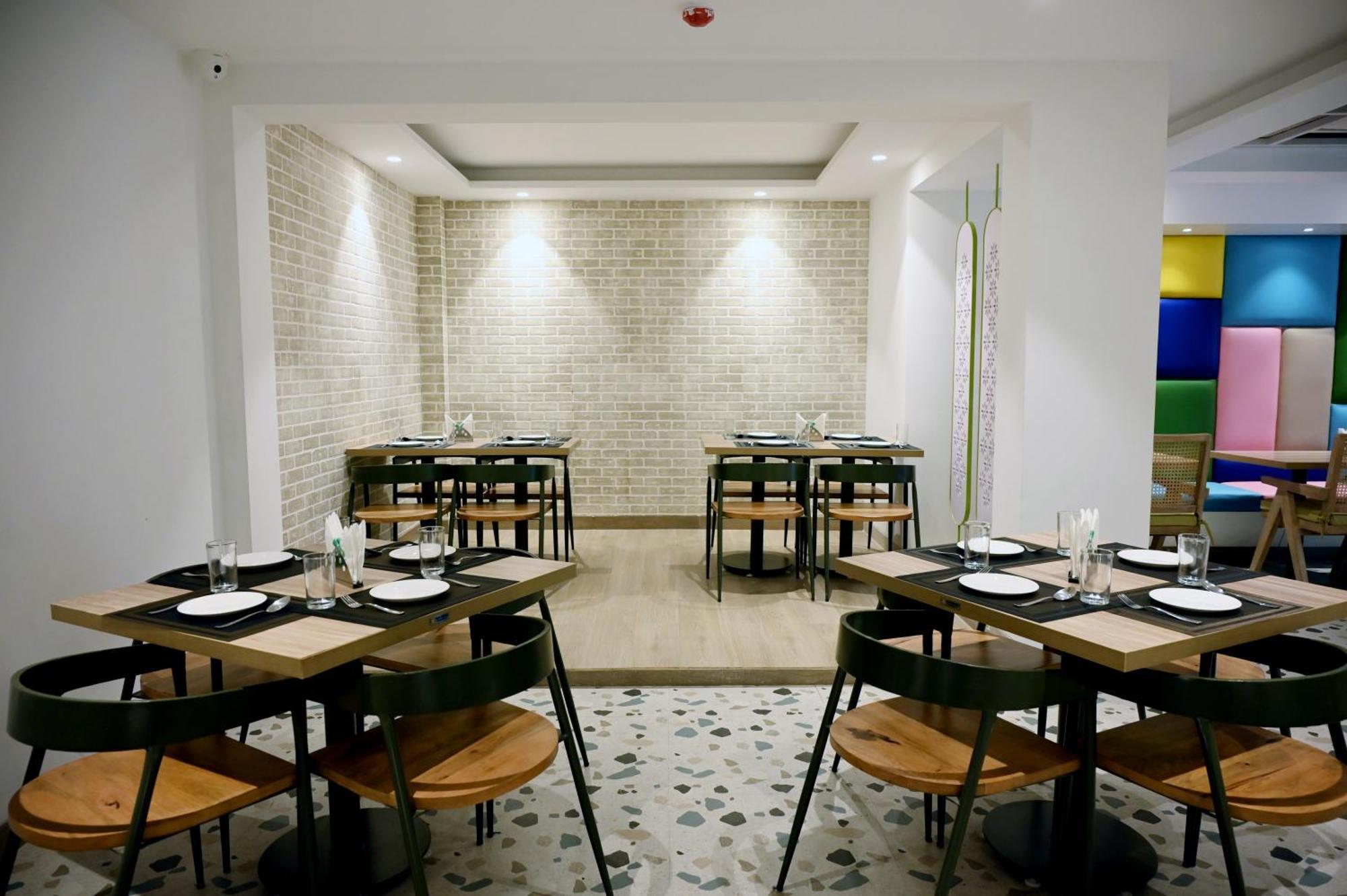 Hotel Le Roi Express Karol Bagh Deli Exterior foto